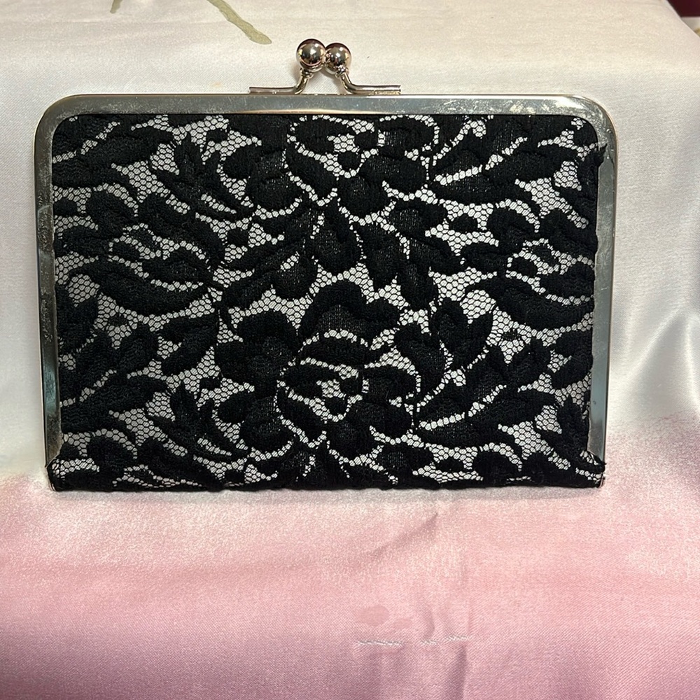 Envelope kiss lock Clutch-black and silver